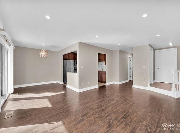 2nd image of 977 Cross Creek Dr N #Bb1