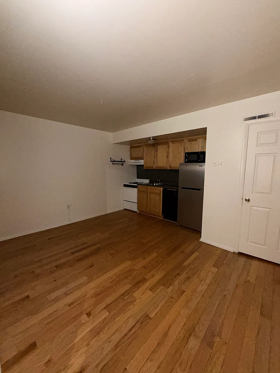 Building Photo - 330 Bainbridge St #11
