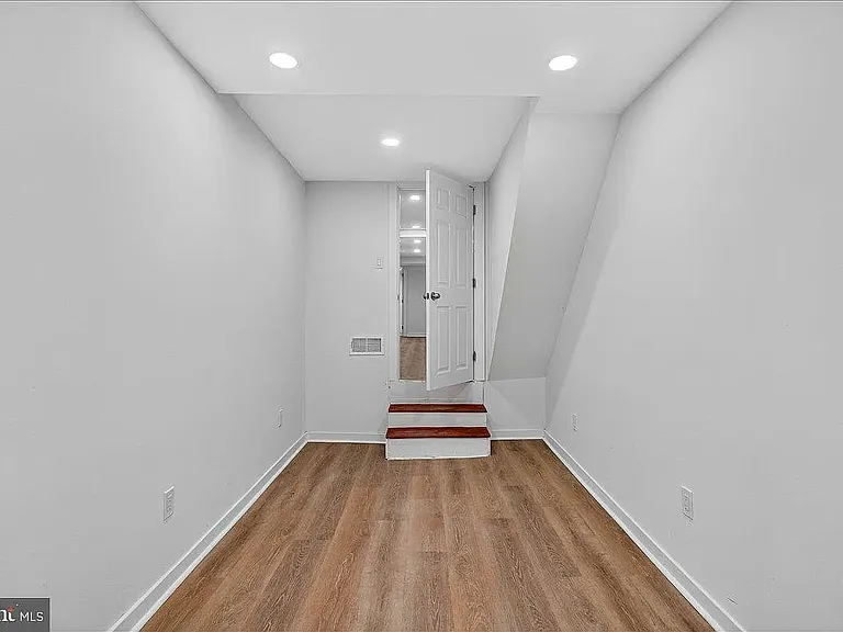 6737 N Smedley St — Photo 14