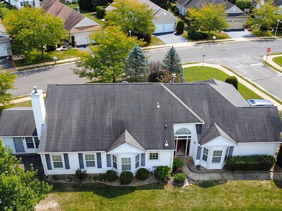 3rd image of 2 Daniell Court