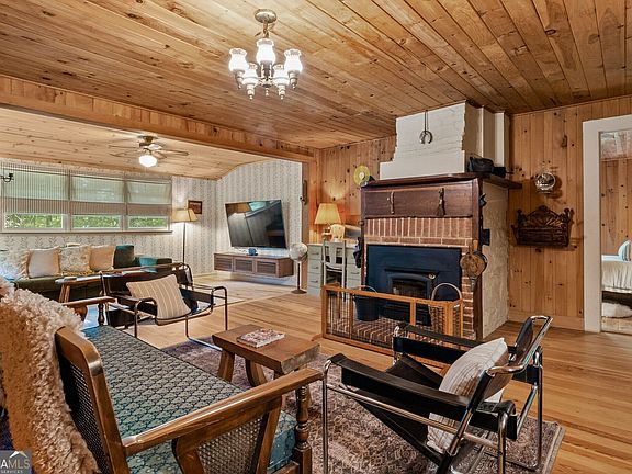 3rd image of 31 Bear Creek Ln