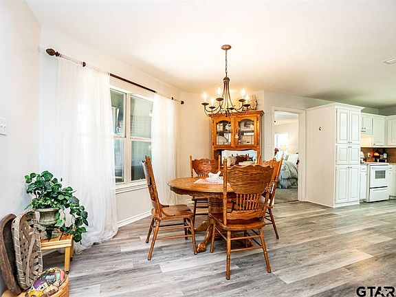 5th image of 110 Scarlet Oak Rd