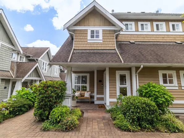 2688 Mountain Hwy #25, North Vancouver, BC V7J 2N5