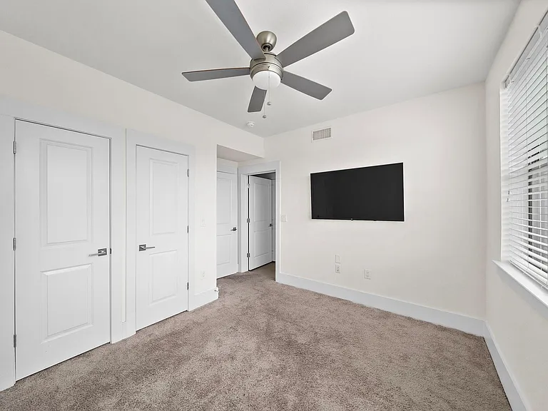 2401 Crawford St #B204 — Photo 8