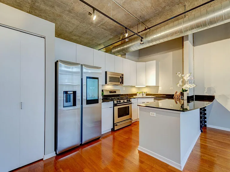 900 N Kingsbury St #1057 — Photo 4
