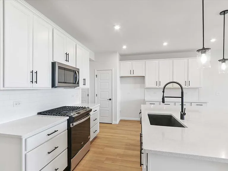 612 Switchgrass Way — Photo 2