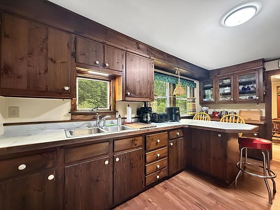 4th image of 44 Spur Road