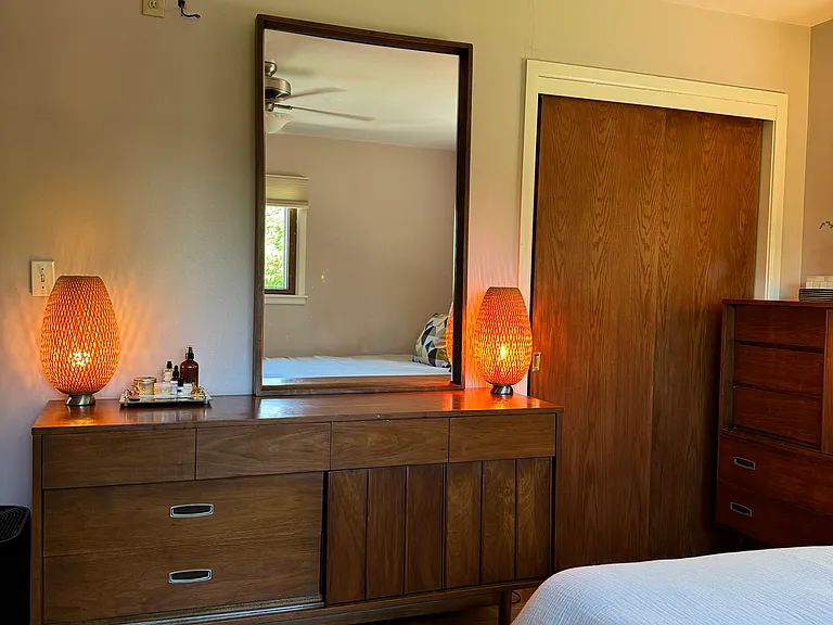 Primary bedoom
