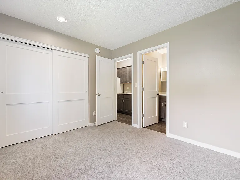 612 S Van Buren Street 5 #6-3-9 — Photo 4