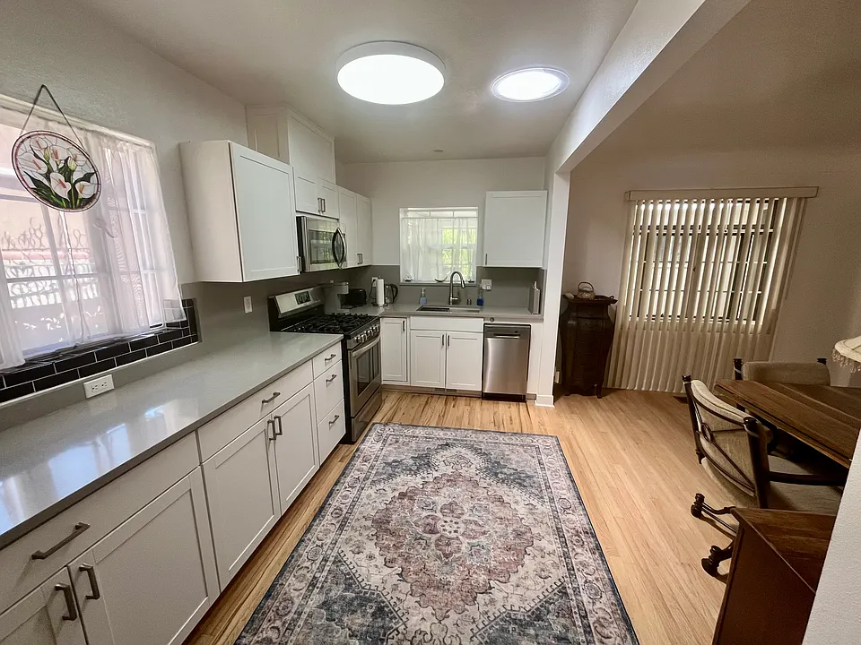 439 Lafayette Pl NE