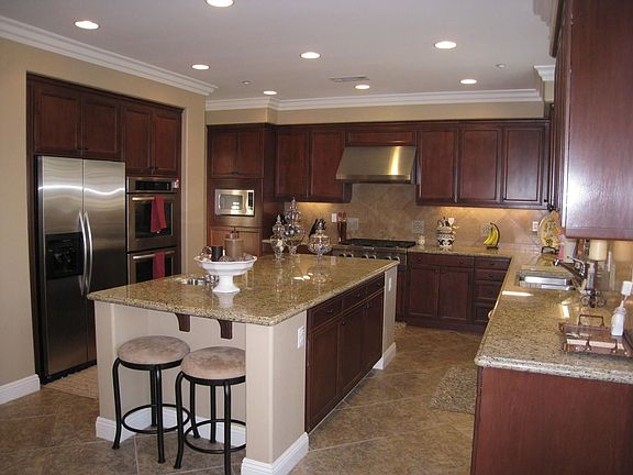 3rd image of 5484 Middlebury Ct