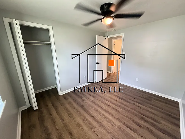 18 Helmken St — Photo 8