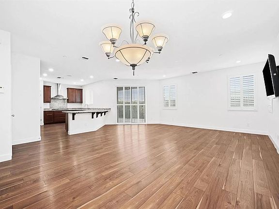 2nd image of 3124 Sandpiper Way