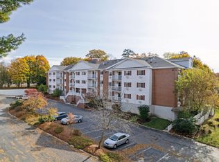 490 River Rd APT 41, Manchester, NH 03104