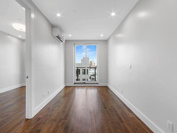 3rd image of 776 Franklin Ave APT 4B