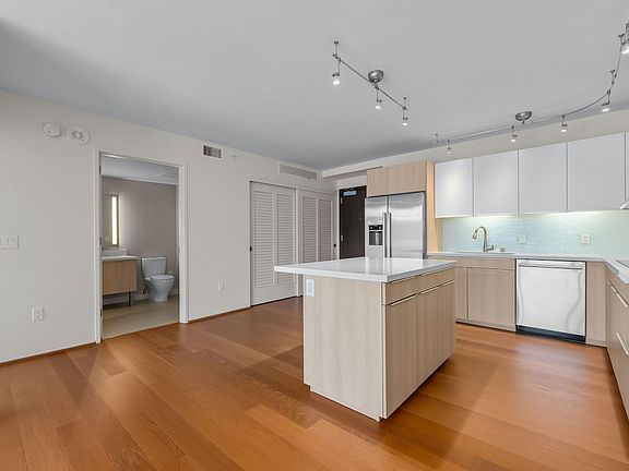 3rd image of 888 Kapiolani Blvd #3101