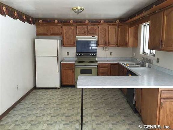 3rd image of 196 East Ave