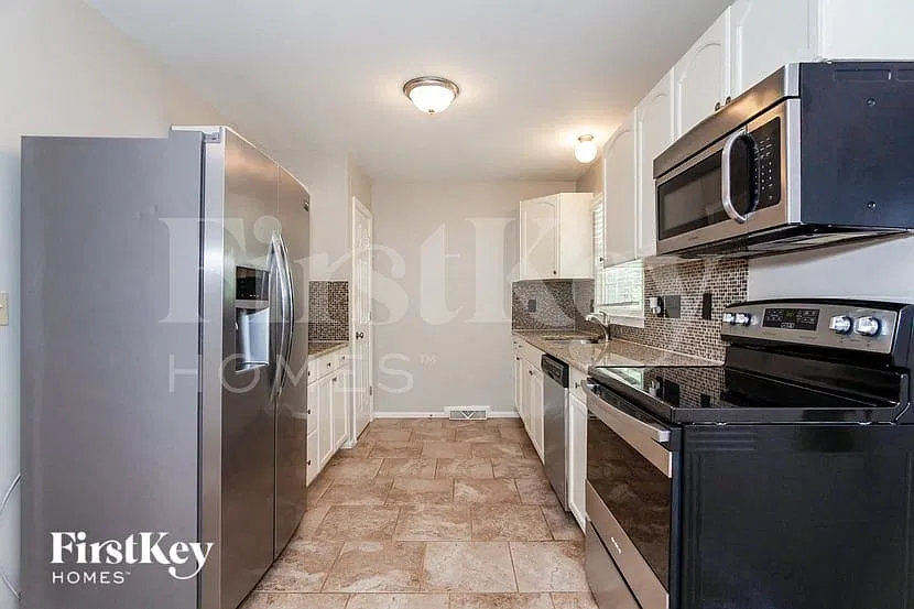 3 bed, 2.0 bath, 1347 sqft, $2,790 — Photo 4