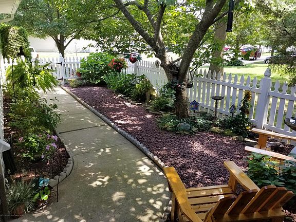 3rd image of 16 Cherrywood Cir