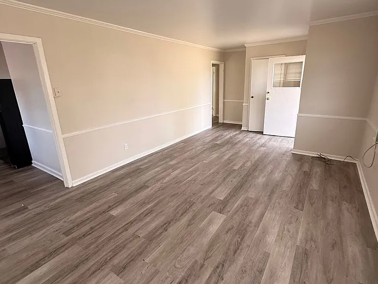 2111 Robin St — Photo 1