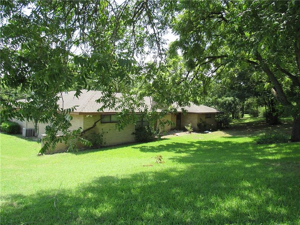 1st image of 2201 E Pecan Ln