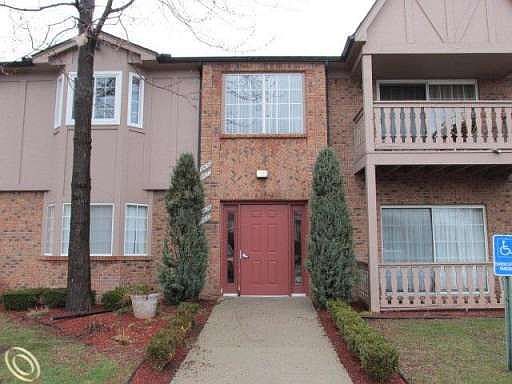 1st image of 30638 Oakridge Manor Dr