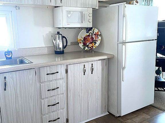 3rd image of 317 Albion Ave