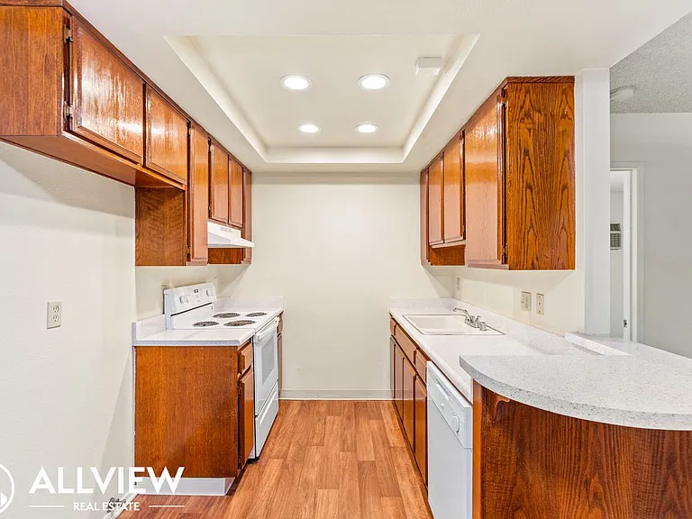 202 East 16th Street — Photo 5