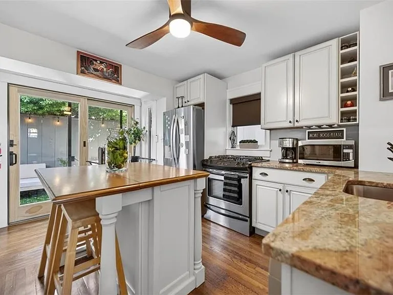 494 Thames St — Photo 11