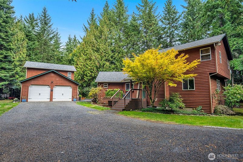 2nd image of 1038 NE Blue Ridge Drive