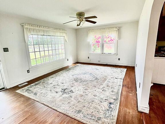 4th image of 100 Fairsky Dr