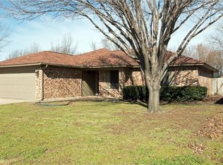 6625 Inwood Dr, Watauga, TX 76148