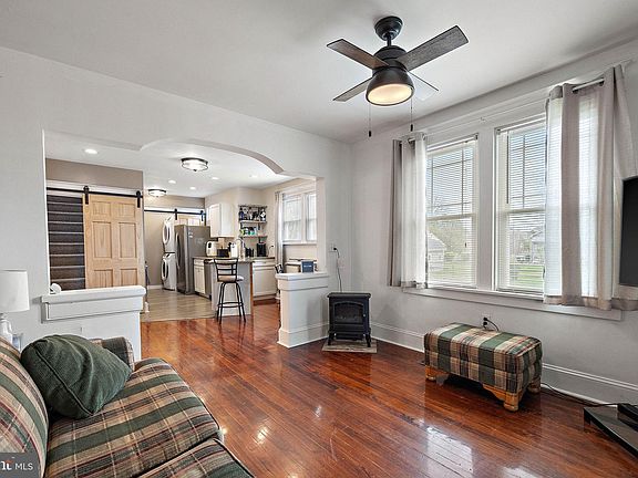 5th image of 607 W Summit Ave