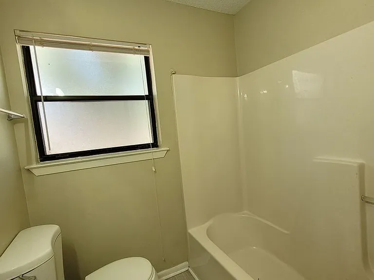 3418 W Yonge St — Photo 13