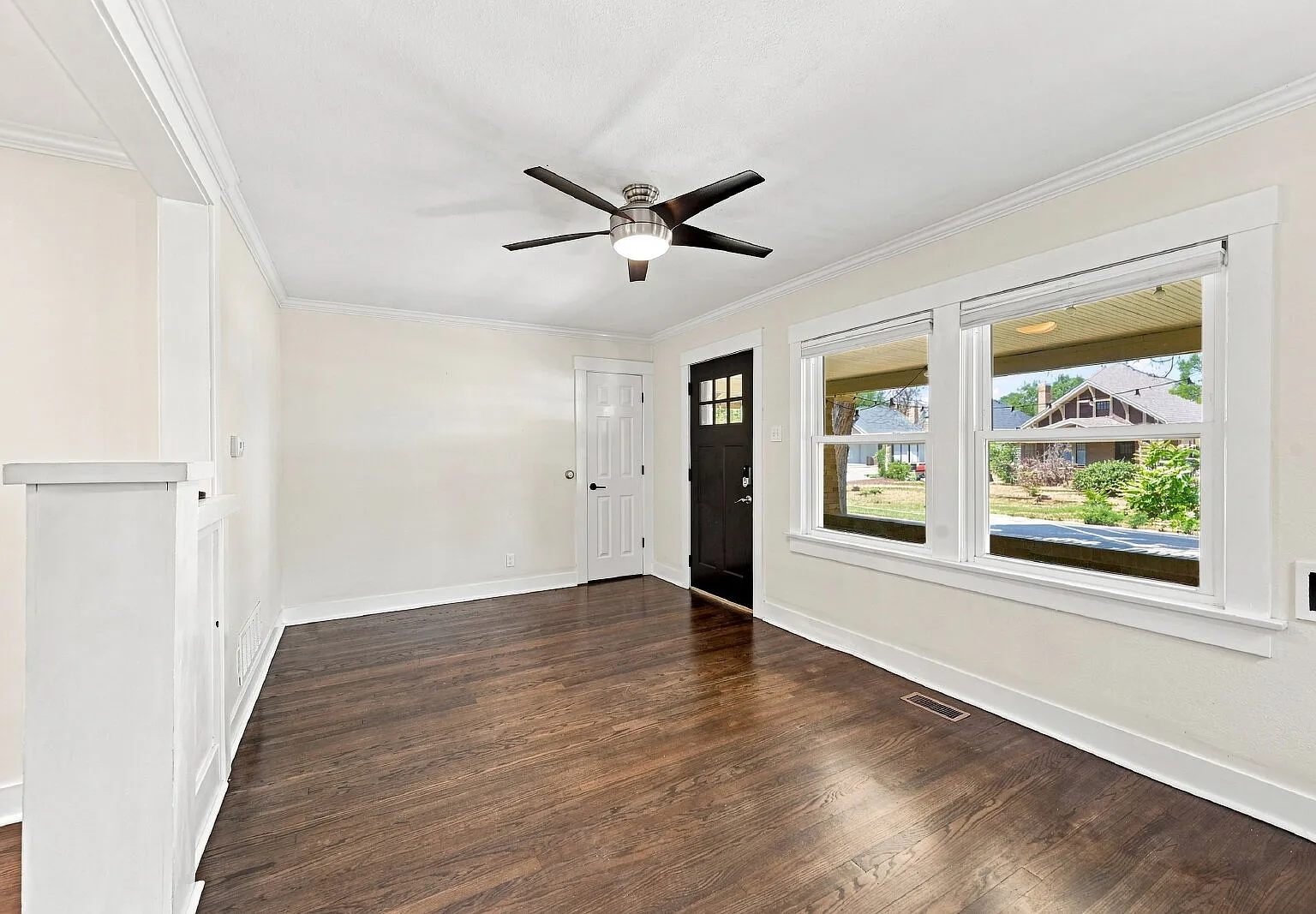 3 bed, 2.0 bath, 1477 sqft, $3,196 — Photo 4