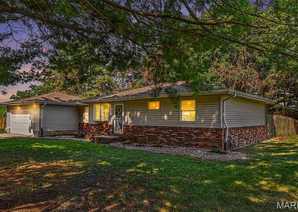 1st image of 968 Wanda Dr