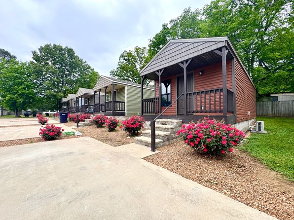 1450 N Heights Ave Unit E