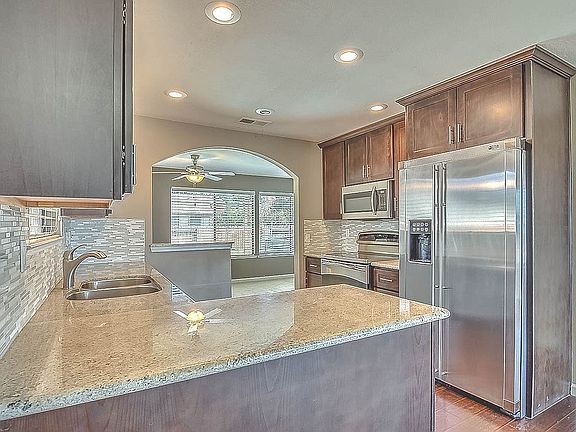 3rd image of 1123 W Harney Ln