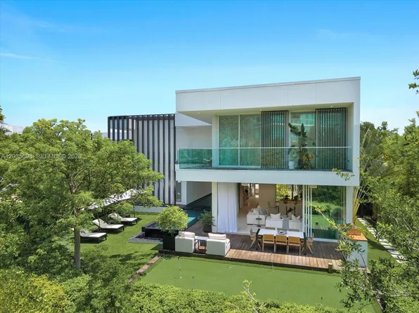 810 W 47th Ct, Miami Beach, FL 33140