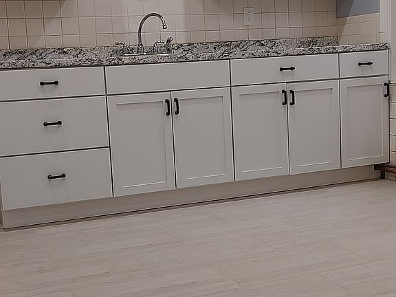 3rd image of 49 Burrell St Floor 3