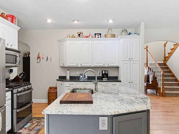 5th image of 1601 Foxfire Ln