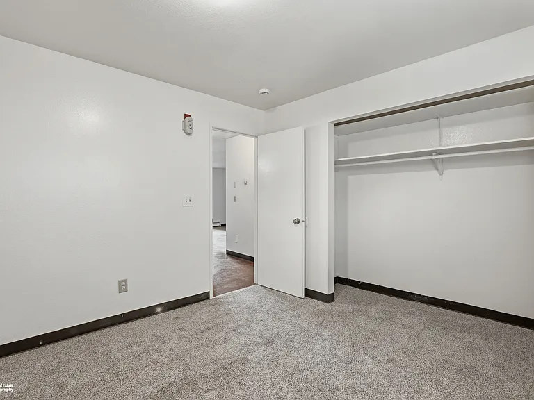 415 N Bragaw — Photo 14