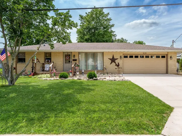 210 N Center St, Rockton, IL 61072