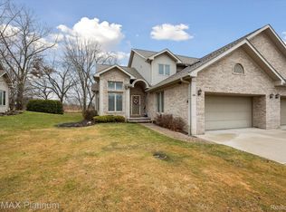 646 Olde Ivy Ln, Howell, MI 48843