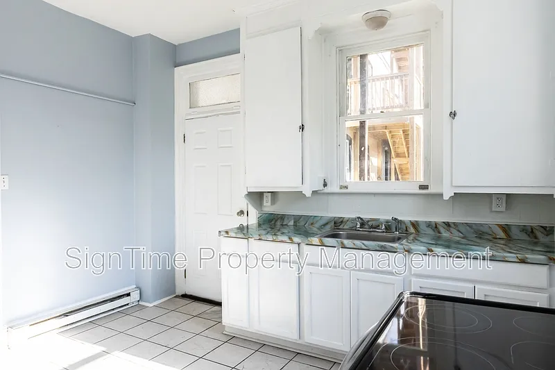 326 S Potomac St — Photo 3
