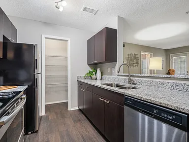 Clairmont Reserve Apartment Homes — photo 7