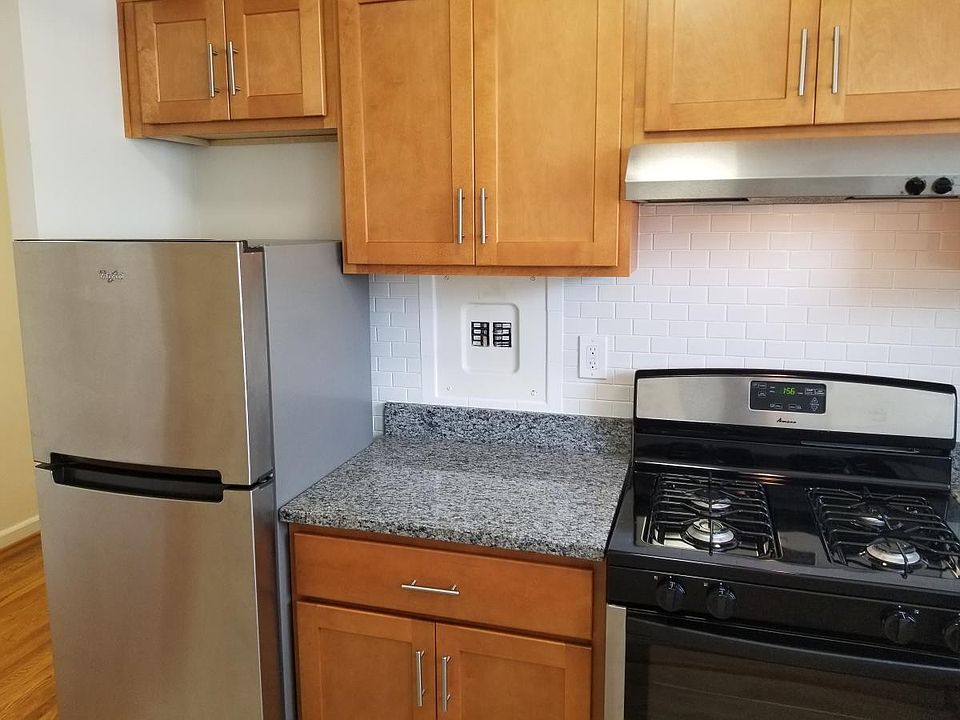Renovated kitchen, with SS appliances and granite