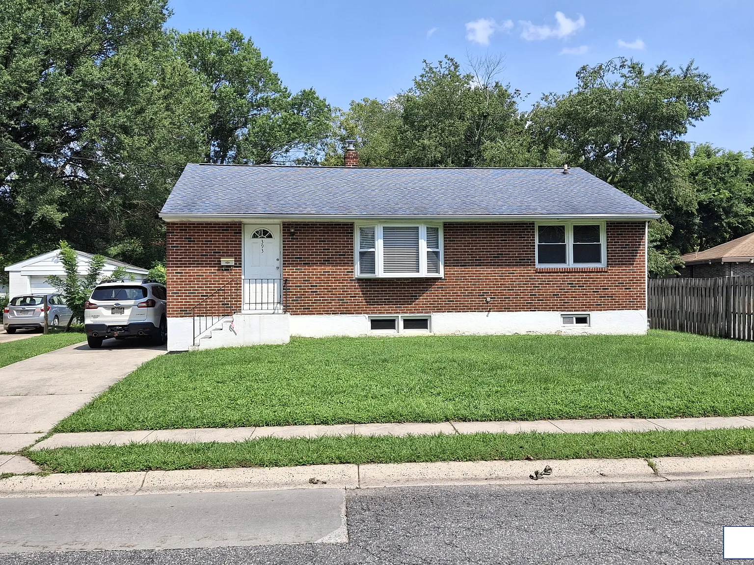 5 bed, 2425 sqft, $3,200 — Photo 2