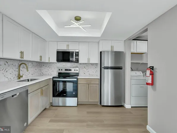 10 Medford Ct, Sicklerville, NJ 08081