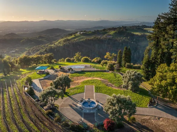 1980 Redwood Hill Court, Santa Rosa, CA 95404